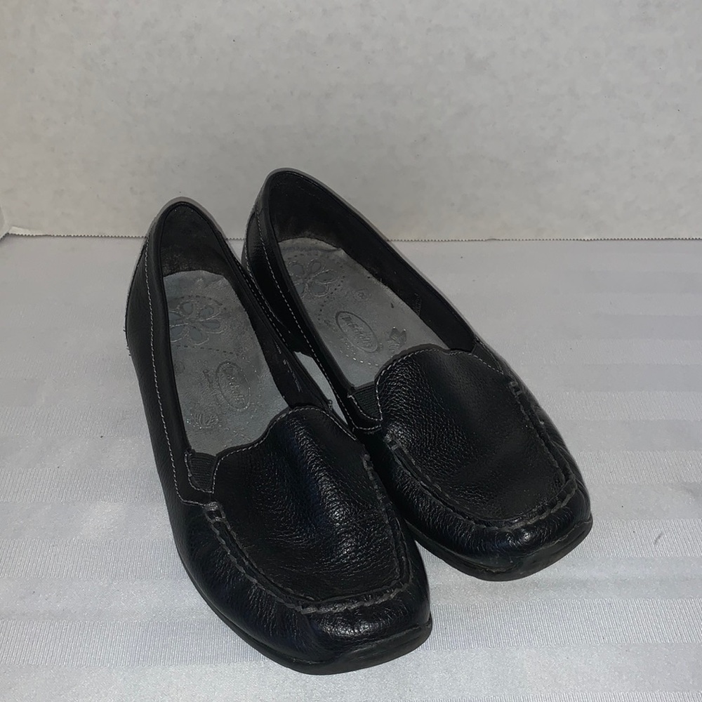 Dr. School’s shoes, size 8, black, in good condition used.